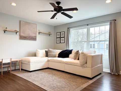 Living - 1474 Timber Trl #D, Wheaton, IL 60189 photo 1 of 4