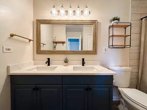 Bath - 1474 Timber Trl #D, Wheaton, IL 60189 photo 1 of 1
