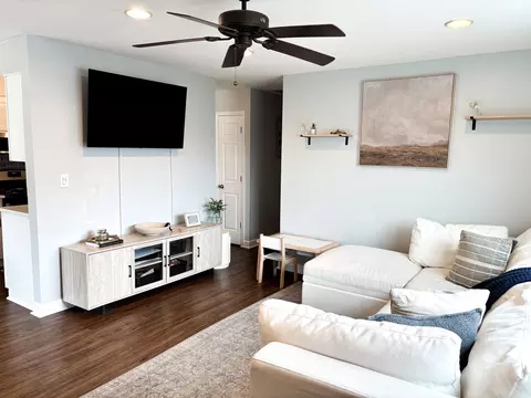 Living - 1474 Timber Trl #D, Wheaton, IL 60189 photo 3 of 4
