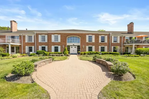124 Carriage Way Dr #B109, Burr Ridge, IL 60527