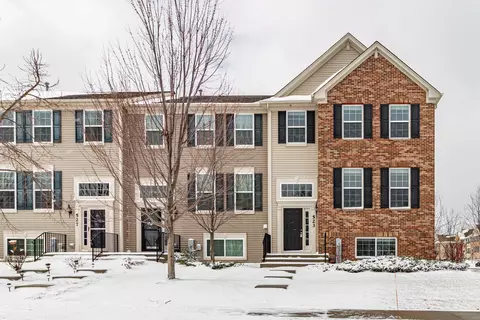 523 Town Center Blvd, Gilberts, IL 60136