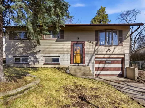 646 Dickens Ave, Glendale Heights, IL 60139