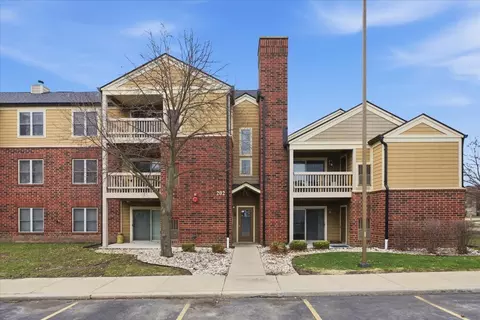 202 Glengarry Dr #206, Bloomingdale, IL 60108