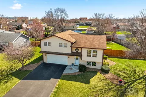 7415 W Braemar Ln W, Frankfort, IL 60423