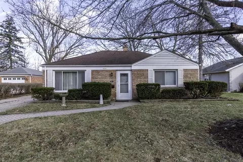 400 7th Ave, Libertyville, IL 60048