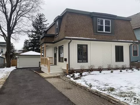 409 Jackson Ave, Saint Charles, IL 60174