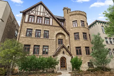 2322 W Farwell Ave #3W, Chicago, IL 60645