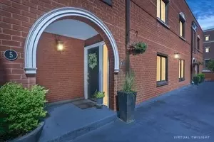807 W Wolfram St #6, Chicago, IL 60657