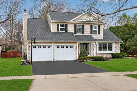701 Lindsay Ln, West Dundee, IL 60118