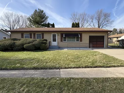 215 Phyllis Ave, Rochelle, IL 61068
