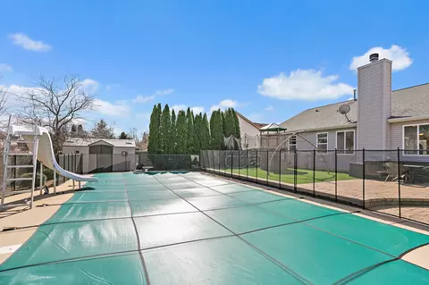 Exterior - 1335 Deerpath Rd, Aurora, IL 60506 photo 8 of 11