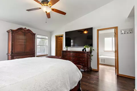 Bedroom - 1335 Deerpath Rd, Aurora, IL 60506 photo 2 of 4