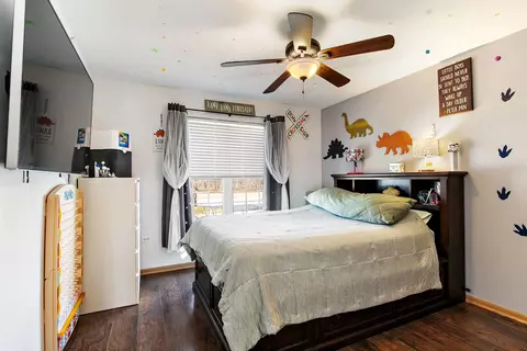 Bedroom - 1335 Deerpath Rd, Aurora, IL 60506 photo 3 of 4
