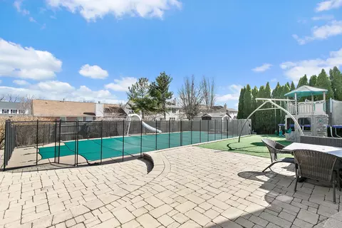 Exterior - 1335 Deerpath Rd, Aurora, IL 60506 photo 6 of 11