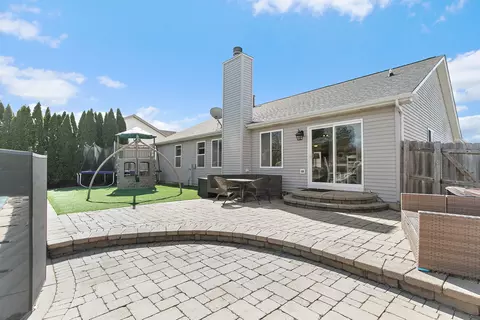 Exterior - 1335 Deerpath Rd, Aurora, IL 60506 photo 3 of 11