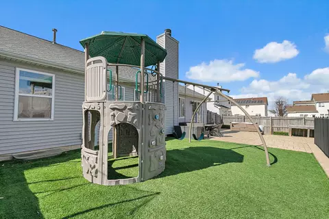 Exterior - 1335 Deerpath Rd, Aurora, IL 60506 photo 10 of 11
