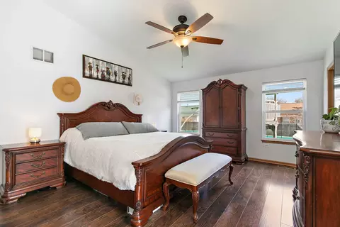 Bedroom - 1335 Deerpath Rd, Aurora, IL 60506 photo 1 of 4