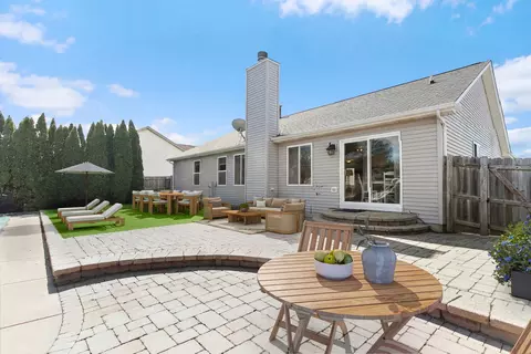Exterior - 1335 Deerpath Rd, Aurora, IL 60506 photo 4 of 11
