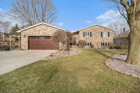 3002 Sunrise Dr, Crown Point, IN 46307