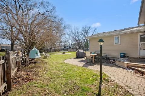 Exterior - 401 E Side Dr, Geneva, IL 60134 photo 4 of 5