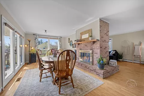 Dining - 401 E Side Dr, Geneva, IL 60134 photo 1 of 2