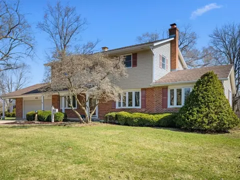 401 E Side Dr, Geneva, IL 60134
