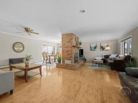 Living - 401 E Side Dr, Geneva, IL 60134 photo 1 of 6