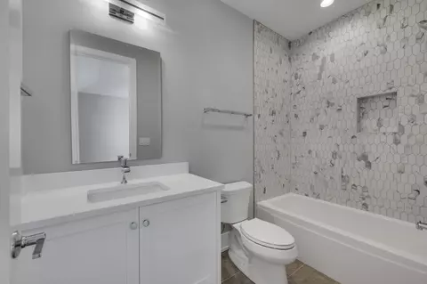 Bath - Undisclosed, Willowbrook, IL 60527 photo 4 of 6