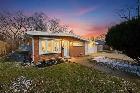 7932 W 98th Pl, Hickory Hills, IL 60457