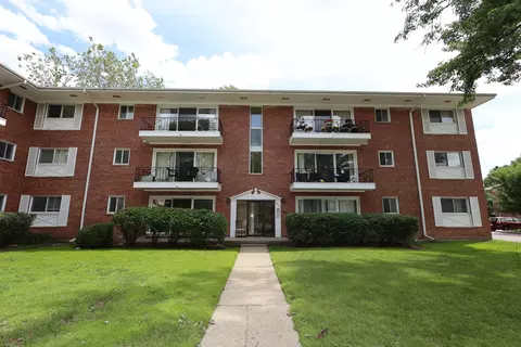 10111 Old Orchard Ct #101, Skokie, IL 60076