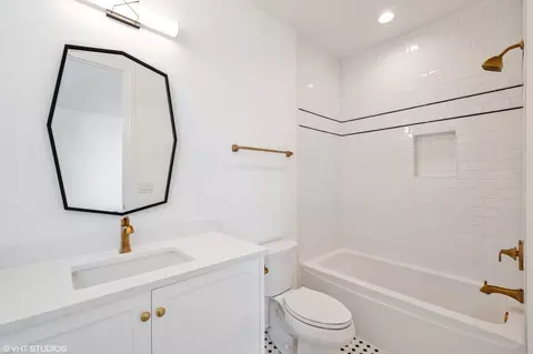 Bath - Undisclosed, Willowbrook, IL 60527 photo 1 of 5