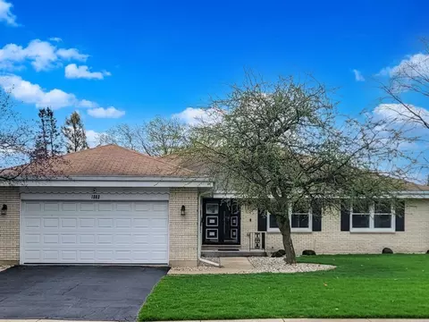 1003 W Hintz Rd, Arlington Heights, IL 60004
