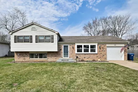 966 Aberdeen Dr, Crystal Lake, IL 60014