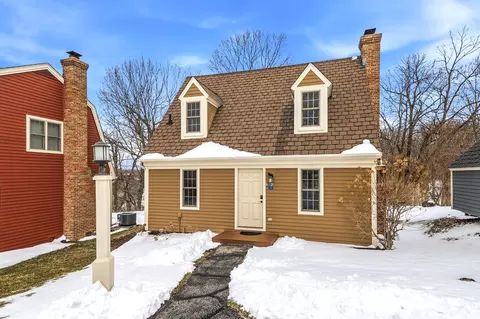 7 Settler Ln, Galena, IL 61036