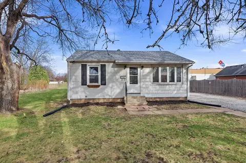 4120 4th St, East Moline, IL 61244