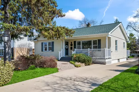 125 S Burton Pl, Arlington Heights, IL 60005