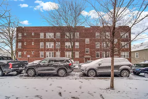 2945 W Belle Plaine Ave #3E, Chicago, IL 60618