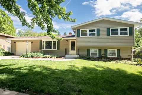 319 Jewel Ave, Saint Charles, IL 60174