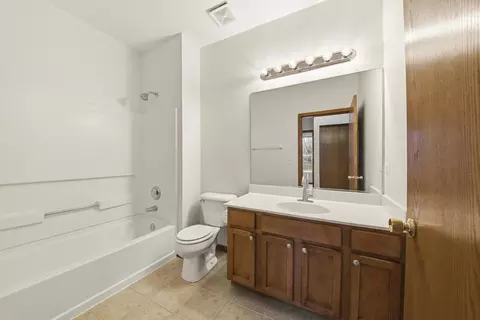Bath - 1426 Westhampton Dr, Plainfield, IL 60586 photo 1 of 3