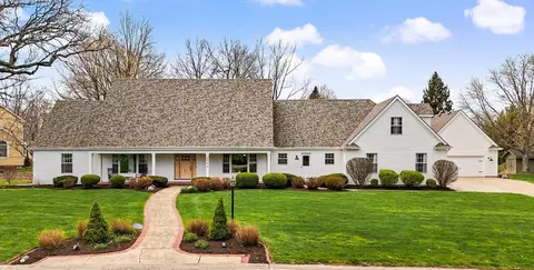 805 Deer Run Dr, Mahomet, IL 61853
