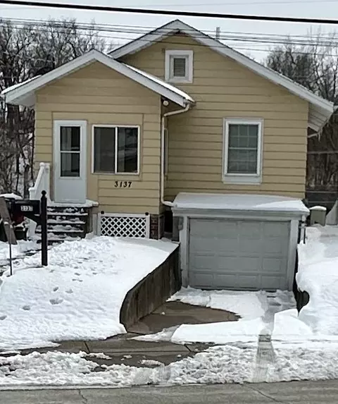 3137 Telegraph Rd, Davenport, IA 52804