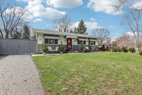 238 Frontage Rd W, Northfield, IL 60093