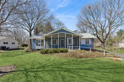 452 Lakeside Ave, Crystal Lake, IL 60014