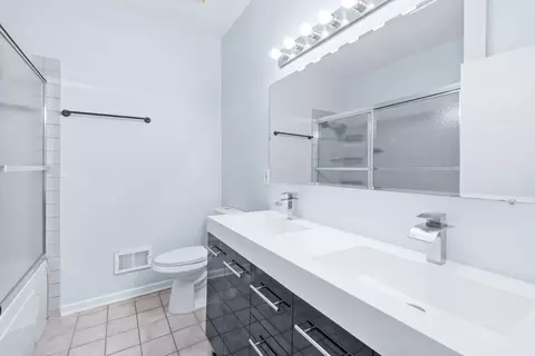 Bath - 1329 E 61st St, Chicago, IL 60637 photo 2 of 3
