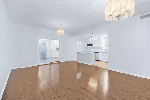 Living - 1329 E 61st St, Chicago, IL 60637 photo 3 of 5