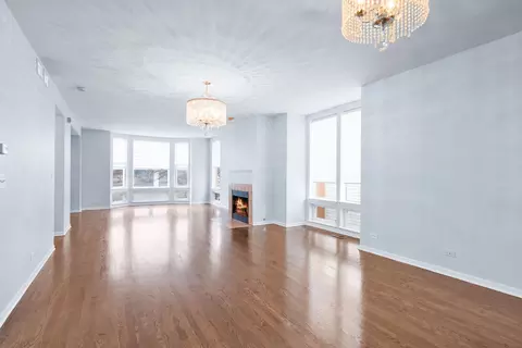 Living - 1329 E 61st St, Chicago, IL 60637 photo 2 of 5