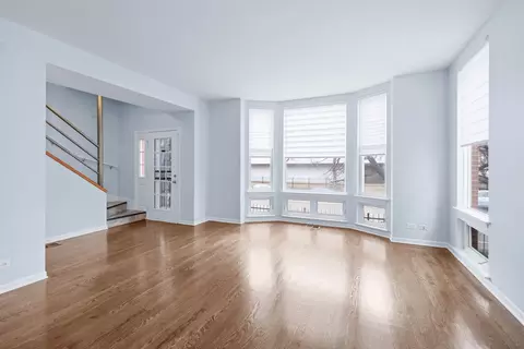 Living - 1329 E 61st St, Chicago, IL 60637 photo 4 of 5