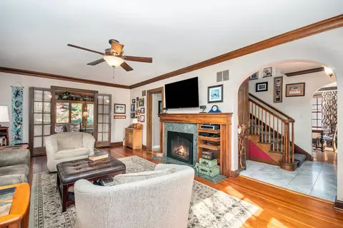 Living - 336 Hamilton Ave, Elgin, IL 60123 photo 1 of 2