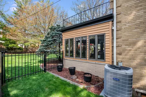 Exterior - 336 Hamilton Ave, Elgin, IL 60123 photo 7 of 14