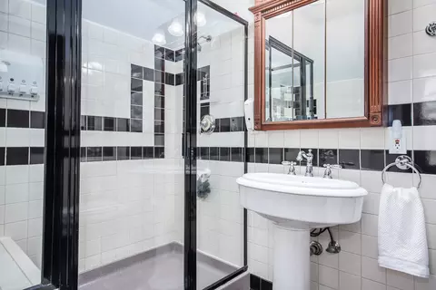 Bath - 336 Hamilton Ave, Elgin, IL 60123 photo 4 of 4